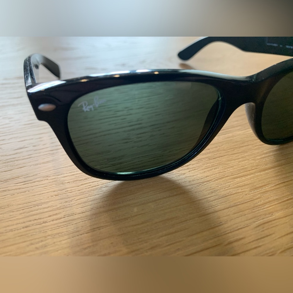 Ray-Ban Black Wayfarer Sunglasses - Picture 2 of 7